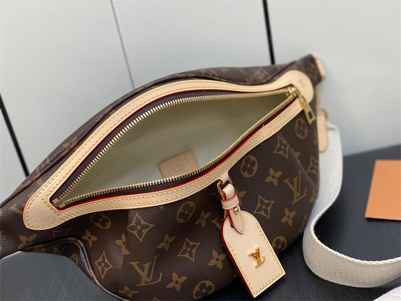  shoulder bag interior and compartment view 9