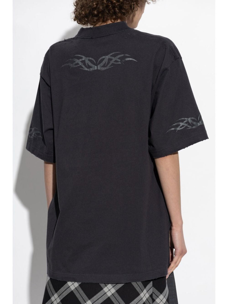 Close-up of Balenciaga t-shirts & tops hardware and fine stitching