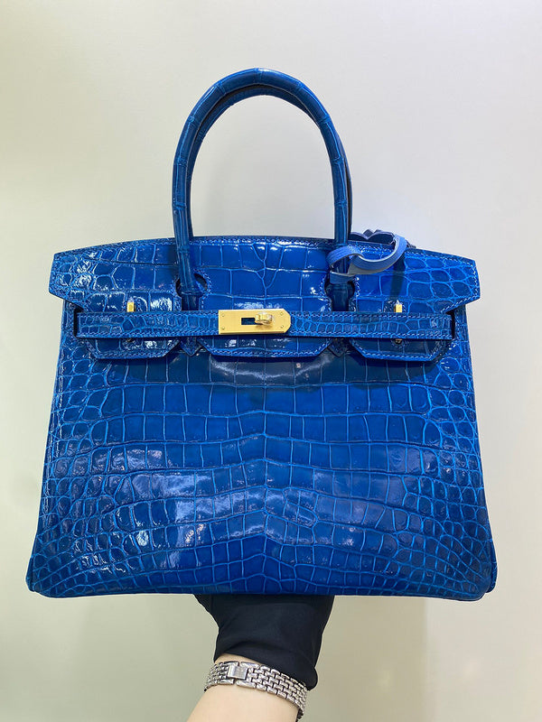 Close-up detail of effortless bag design