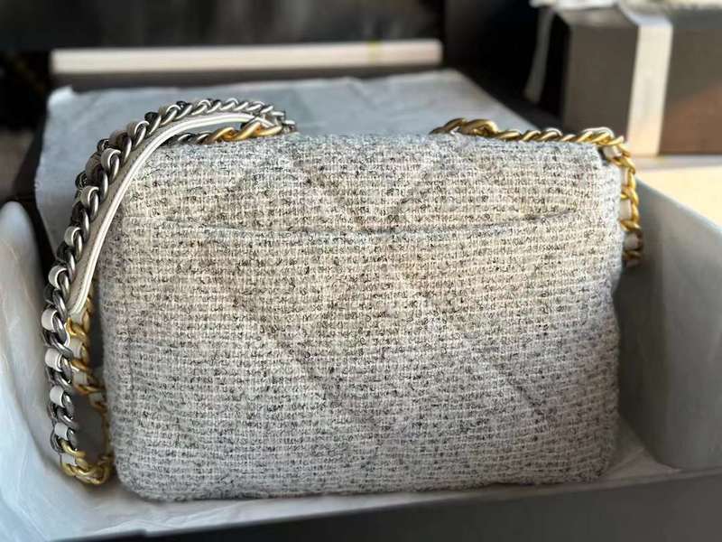 Zivas Charm Understated Luxury Everyday Handbag (Designer-Inspired Craftsmanship) – Close-Up Detail