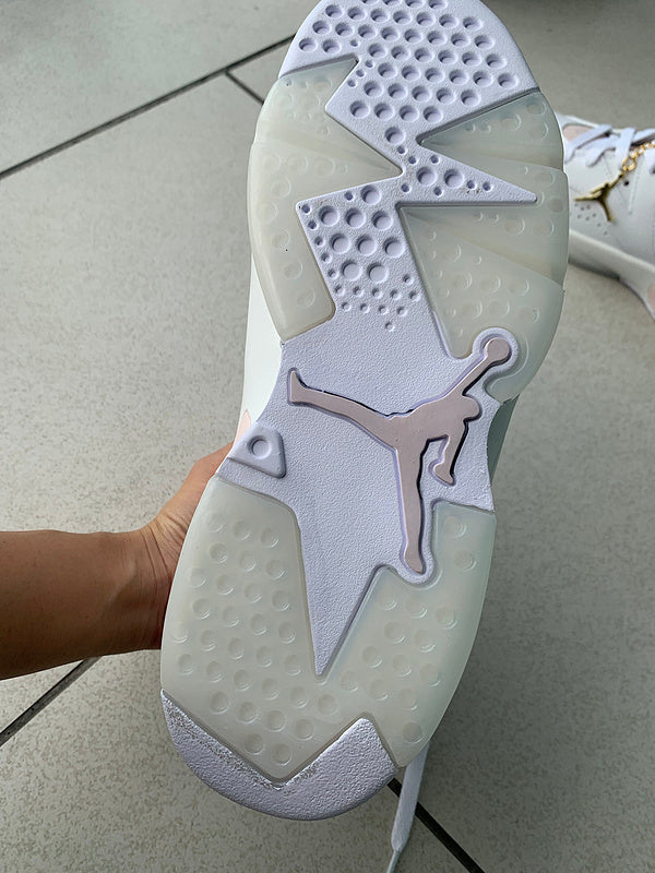 Nike Men's & Women's Luxury Low-Top Trainers — Style 177 side view