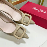 Full silhouette view of Roger Vivier luxury piece style No.095