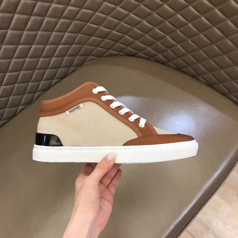 Hermès Grey Pointed-Toe Flats - Toe Detail View