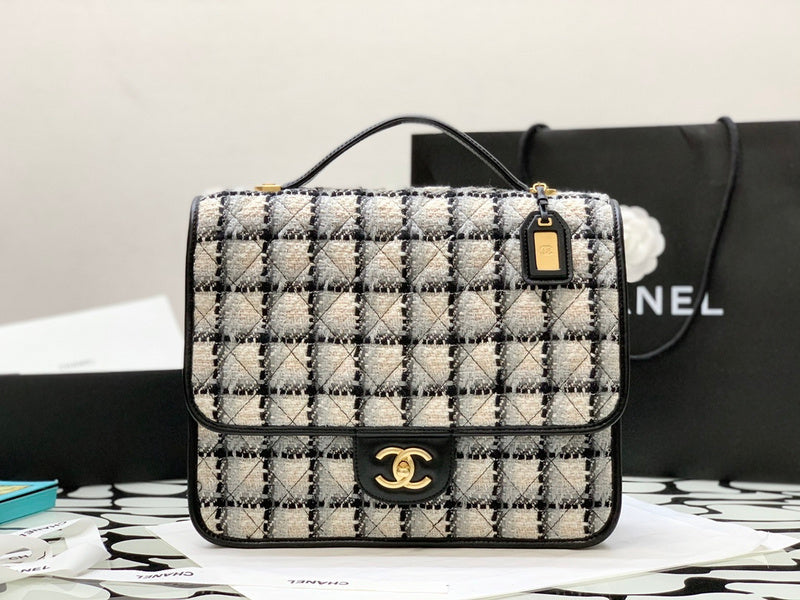  women's handbag, spacious design, view 3