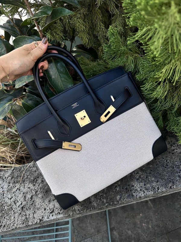 Interior view of tailored premium bag
