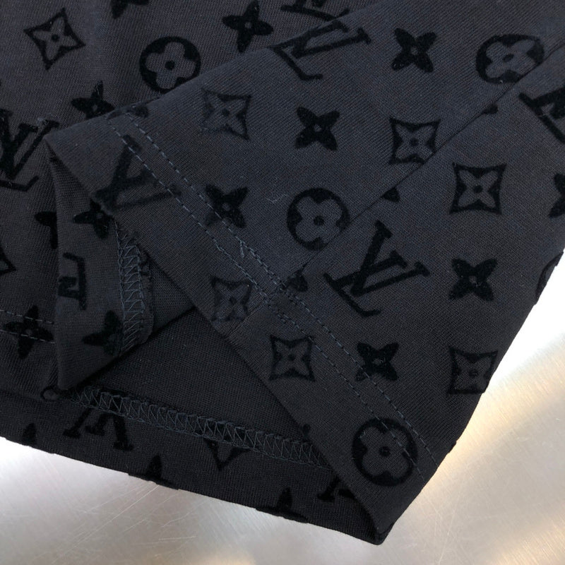 Full styled look of Louis Vuitton cotton t-shirt with relaxed-fit cut