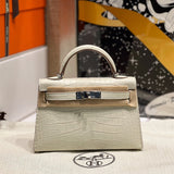 Interior view of tailored premium bag