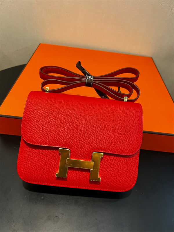  tailored carryall bag detail view showing craftsmanship
