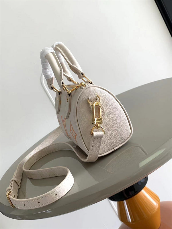  structured bag interior and compartment view