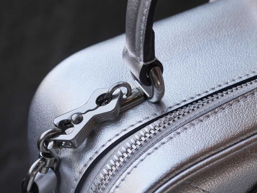 Gucci Blondie Top Handle Bag detail shot – designer craftsmanship and quality