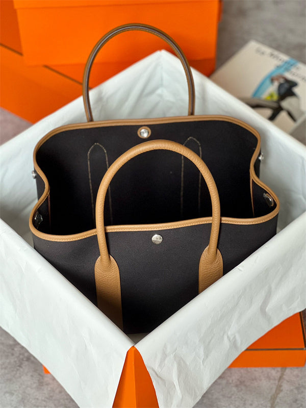  tote bag interior and compartment view