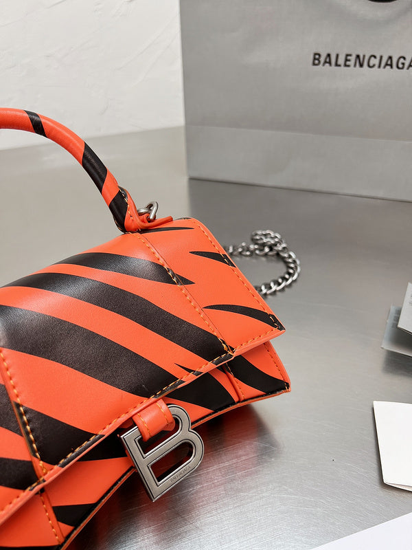 Ziva's Charm handbag – interior view (one versatile size)