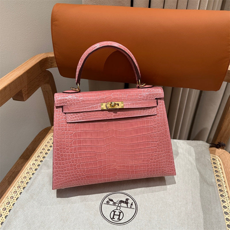  sophisticated shopper bag detail view showing craftsmanship 14