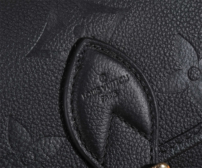  shoulder bag interior and compartment view