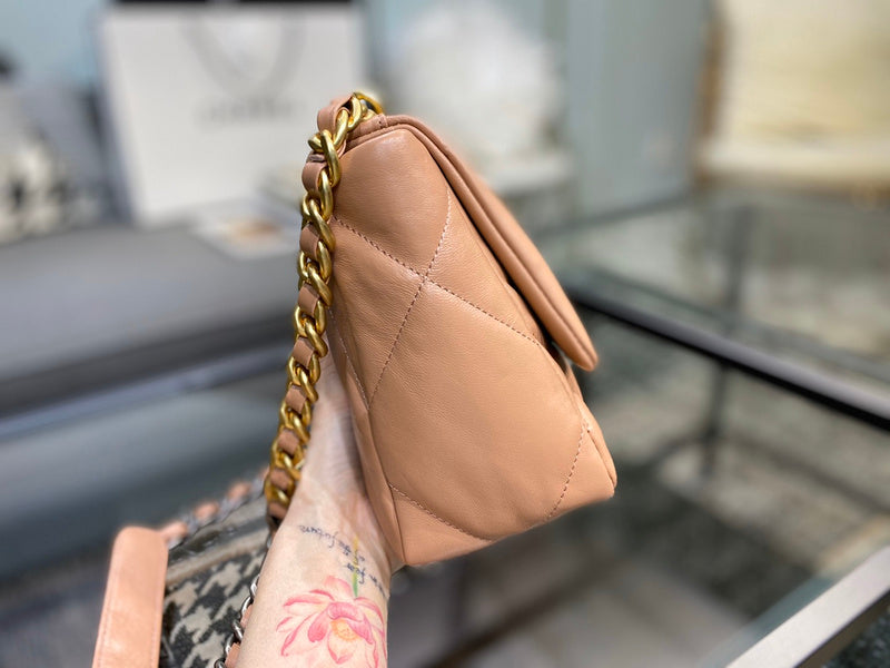 Zivas Charm Effortless Sophistication Designer Handbag (Structured Everyday Essential) – Styled Look