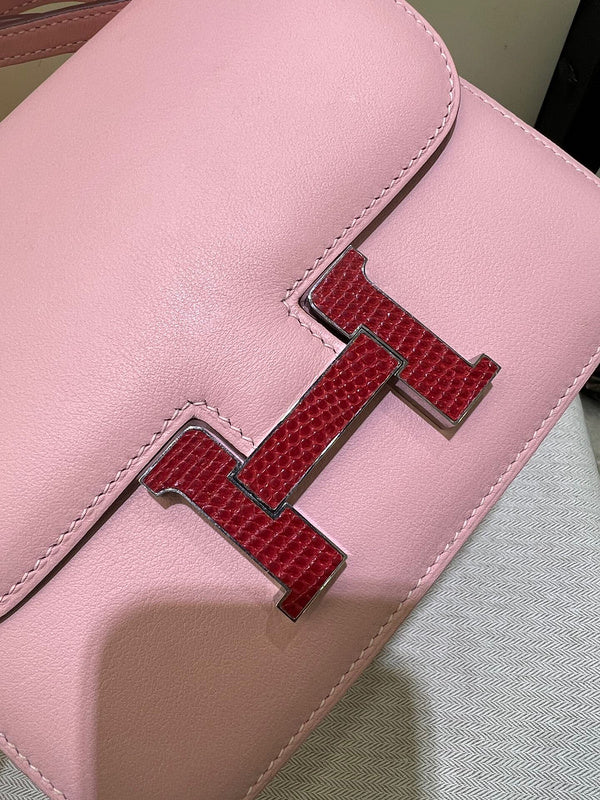Close-up detail of everyday-ready bag design
