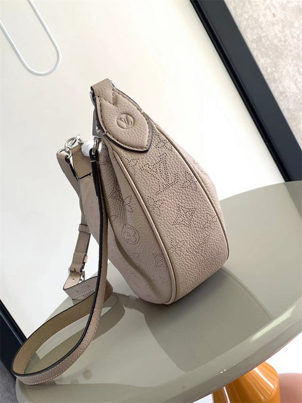  Curated everyday bag front view 13