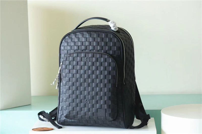  Classic handbag carried on shoulder 16