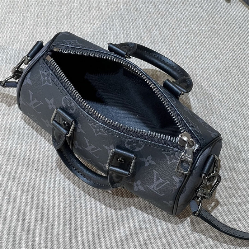  everyday handbag detail view showing craftsmanship