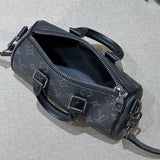  everyday handbag detail view showing craftsmanship