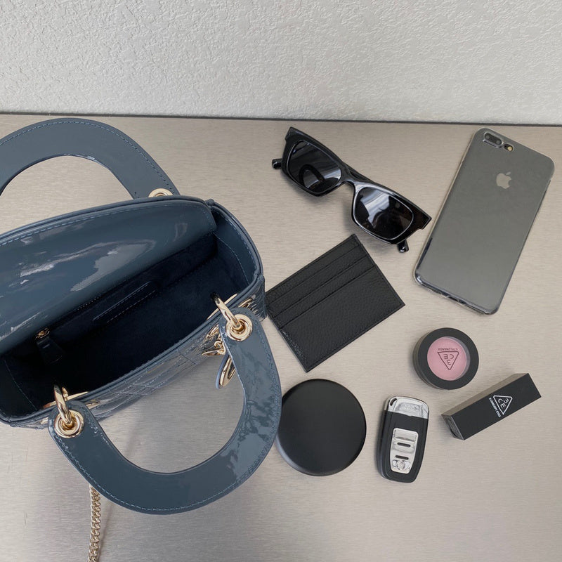 Styled lifestyle shot of elevated chic women's handbag – women's everyday handbag