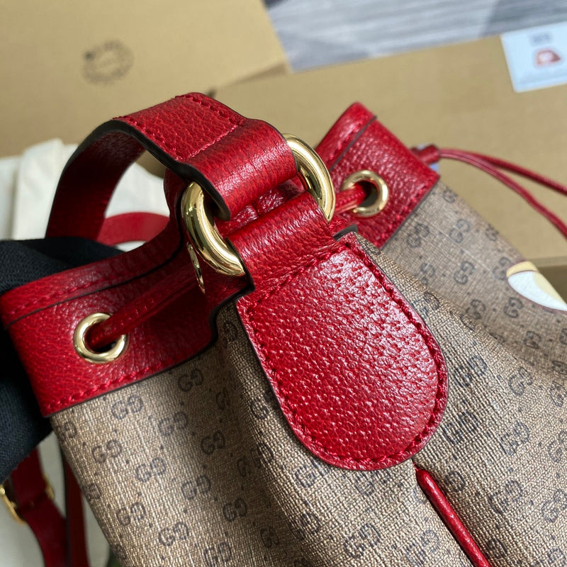 Interior view of refined modern women's handbag – women's everyday handbag