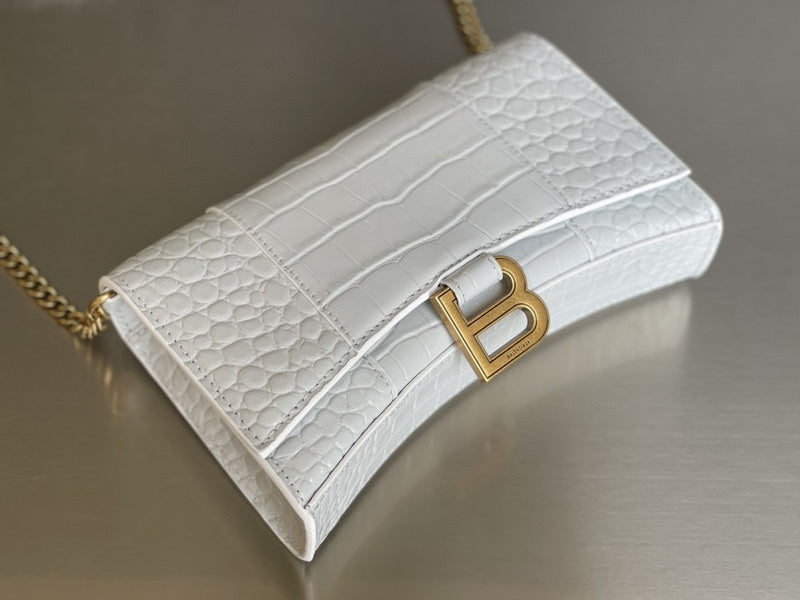 Zivas Charm Modern Minimalist Look Statement Handbag (Effortless Style Upgrade) – Close-Up Detail