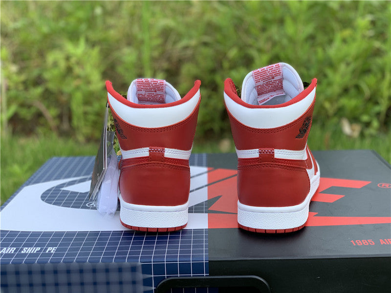Nike Men's & Women's Premium Designer Sneakers — Style 070 angle view