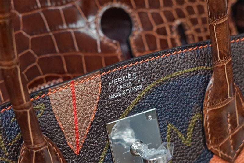  effortless crossbody bag detail view showing craftsmanship 14