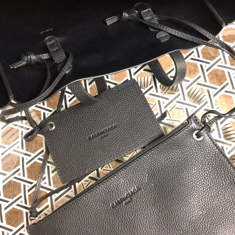Zivas Charm Understated Luxury Statement Handbag (Polished Everyday Piece) – Close-Up Detail