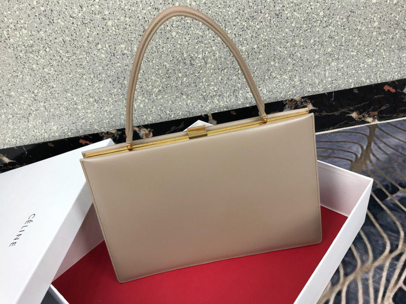 Handle and strap detail of refined modern women's handbag – women's designer-style accessory