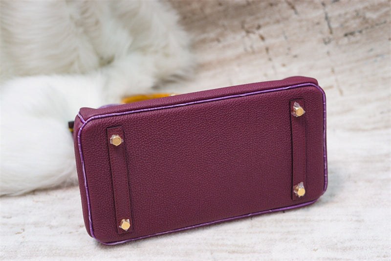  effortless crossbody bag detail view showing craftsmanship 20