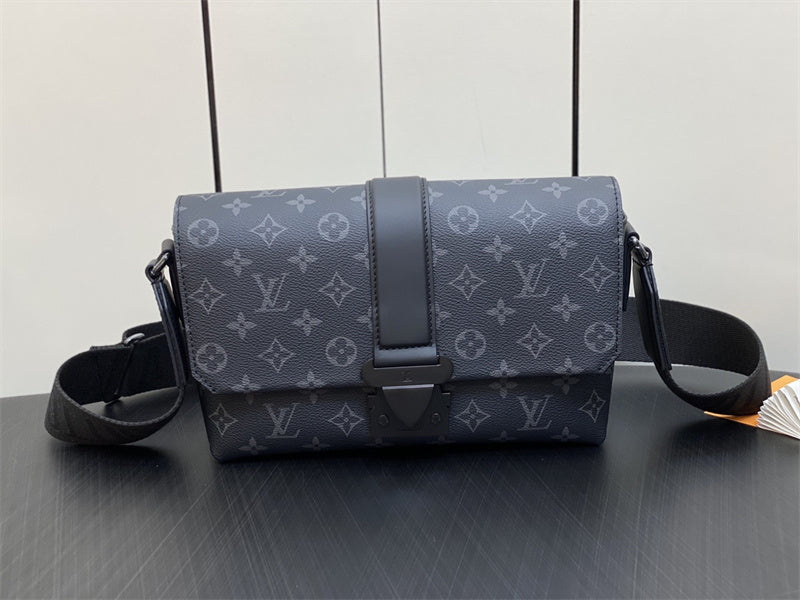  Everyday carryall bag front view 13