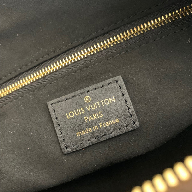 Side profile of signature everyday-luxe women's handbag – women's luxury accessory