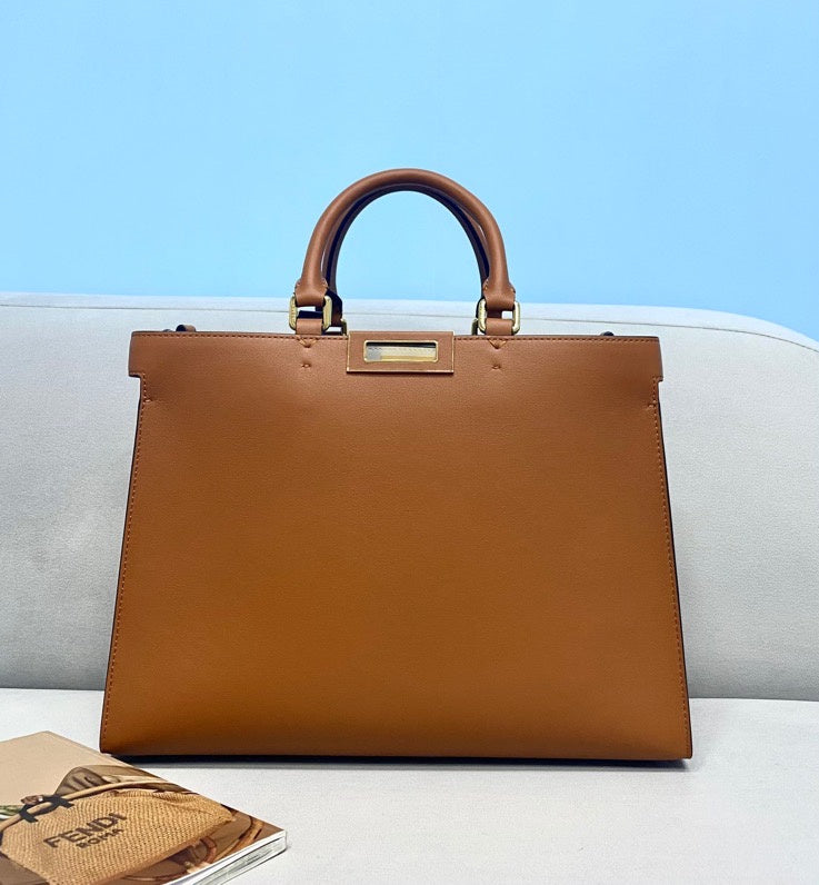 Ziva's Charm handbag – detail view (35cm*10cm*25cm)