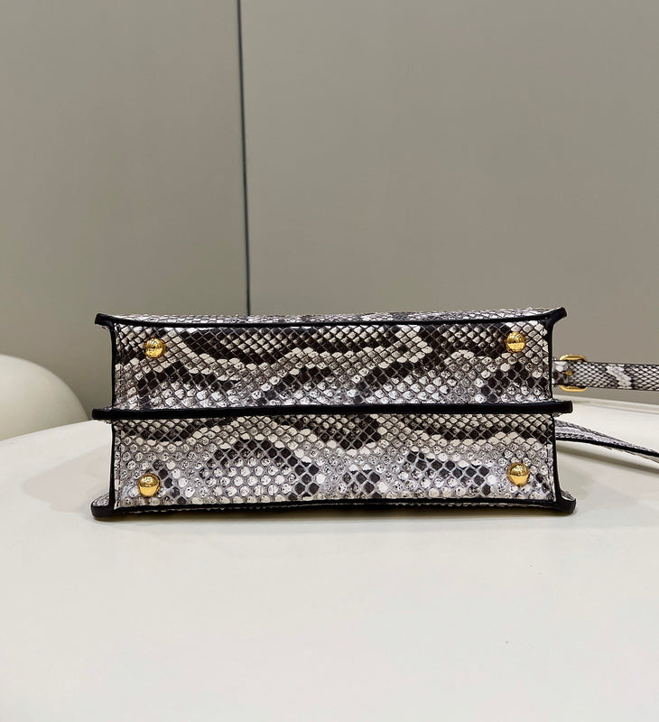 Ziva's Charm handbag – close-up view (27cm*11cm*20cm)