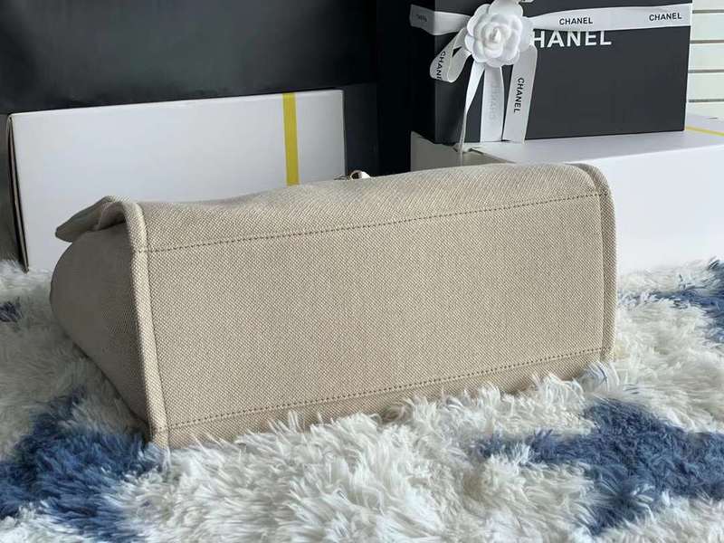 Zivas Charm Effortless Sophistication Everyday Handbag (Statement-Ready Design) – Back View