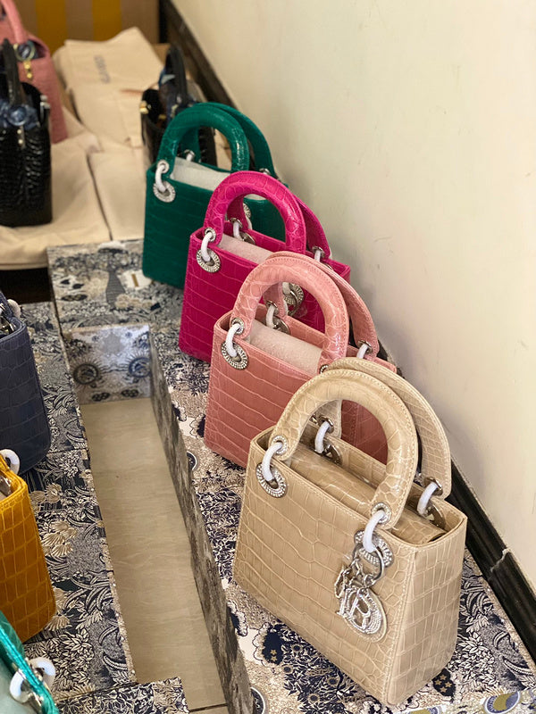 Handle and strap detail of everyday-luxe structured women's handbag – women's everyday handbag