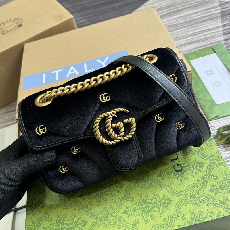 Handle and strap detail of sleek statement women's handbag – women's premium purse