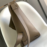 Ziva's Charm handbag – detail view (47cm*25cm*17cm)