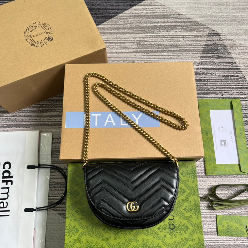 Front view of everyday-luxe chic women's handbag – women's luxury accessory