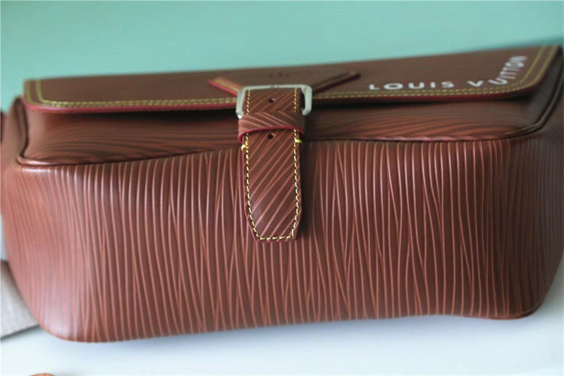  signature structured bag detail view showing craftsmanship 8