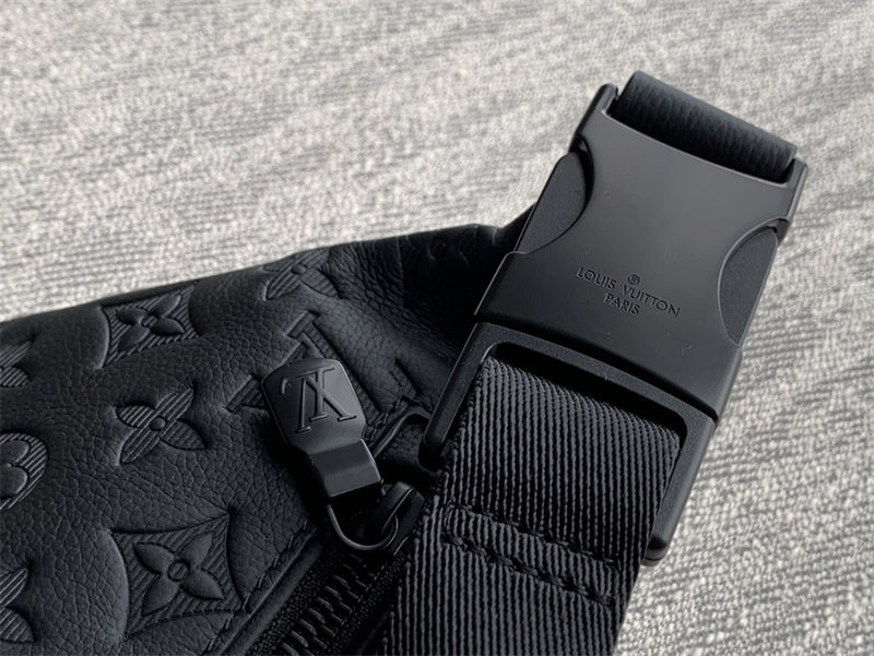  elegant carryall bag detail view showing craftsmanship 8
