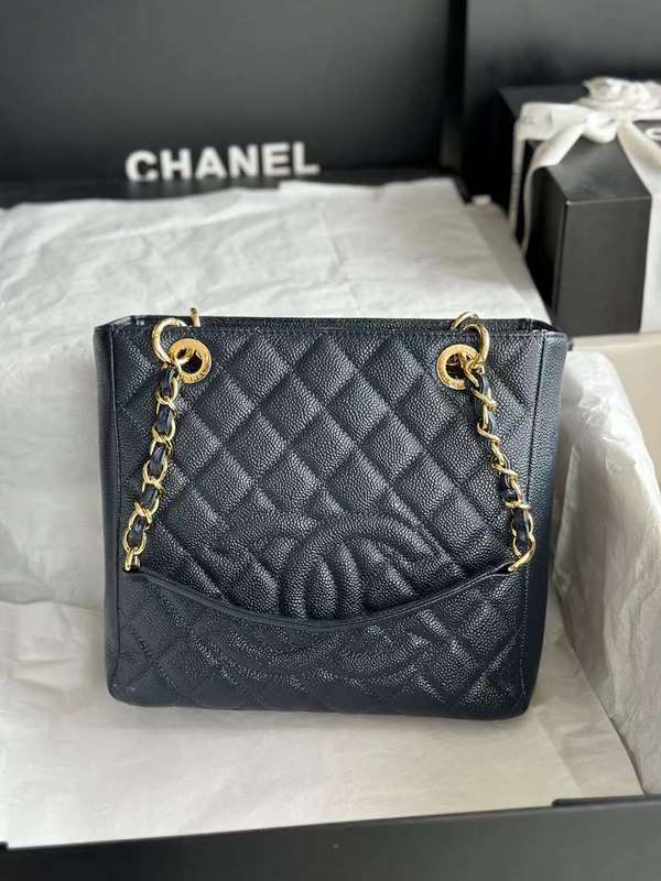 Zivas Charm Sleek Silhouette Luxury Handbag (Timeless Wardrobe Addition) – Interior View