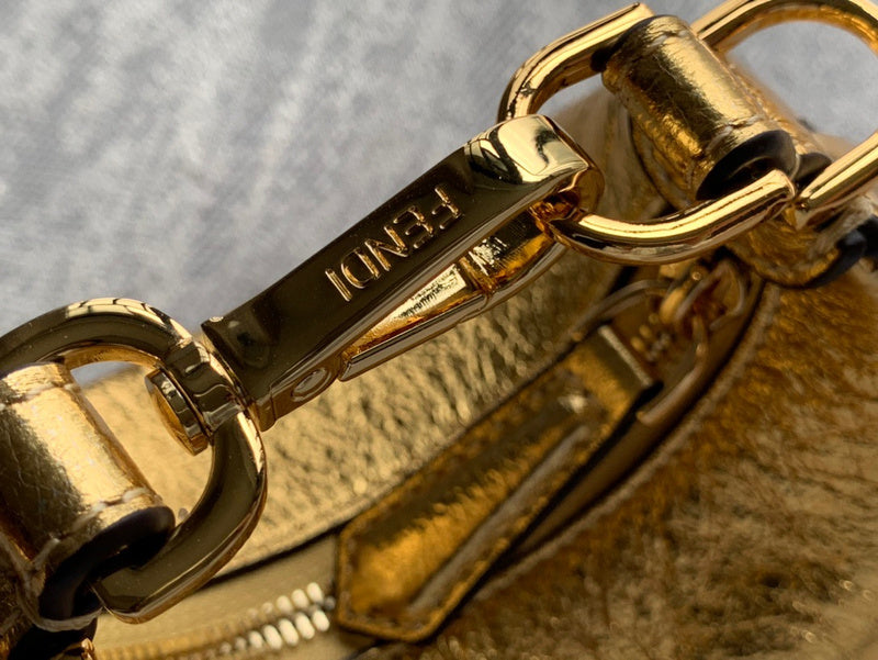 Ziva's Charm handbag – detail view (16.5cm*5cm*14cm)