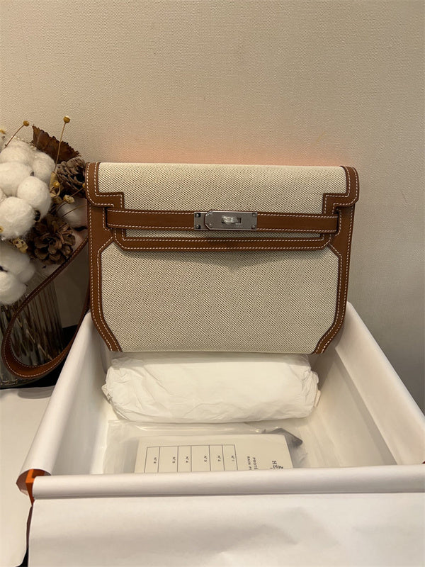  tote bag interior and compartment view