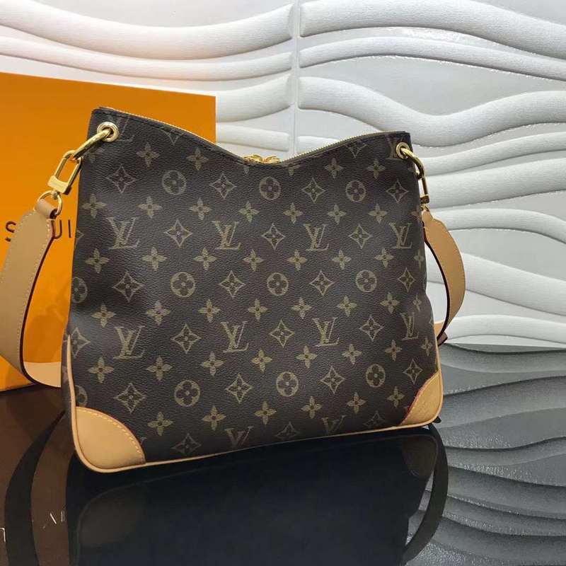 Interior view of everyday-luxe modern women's handbag – women's luxury handbag