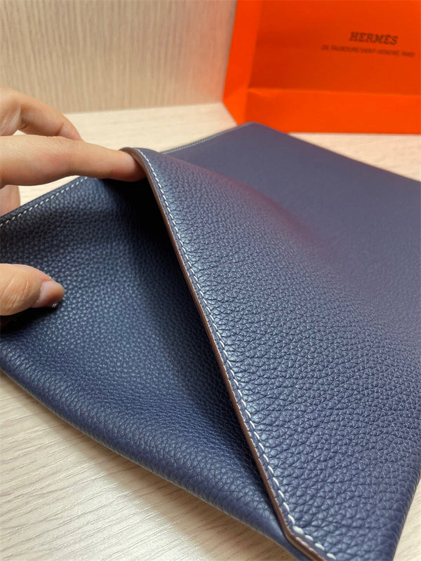  effortless crossbody bag detail view showing craftsmanship 20