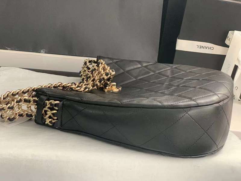 Zivas Charm Everyday Sophistication Luxury Handbag (Elevated Daily Companion) – Close-Up Detail