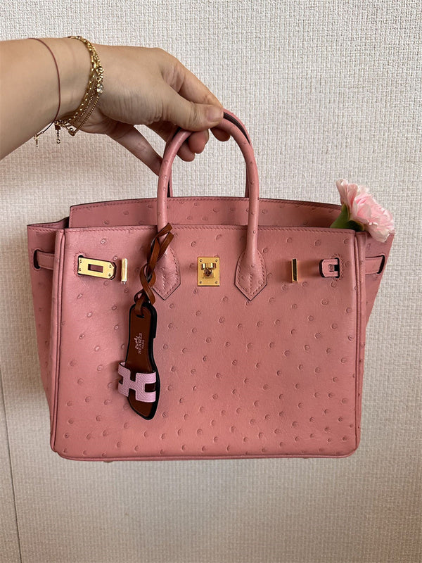  Effortless tote bag carried on shoulder 10